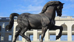 sculpture making bronze horse