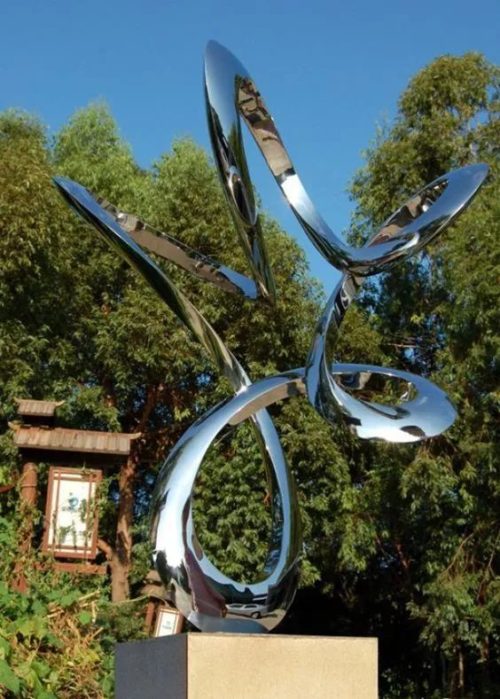 Metal Mirror Polished Statue