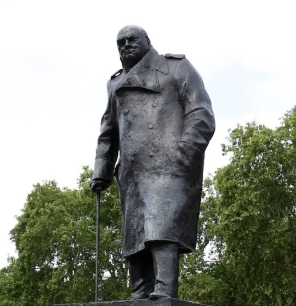 Winston Churchill Parliament statue