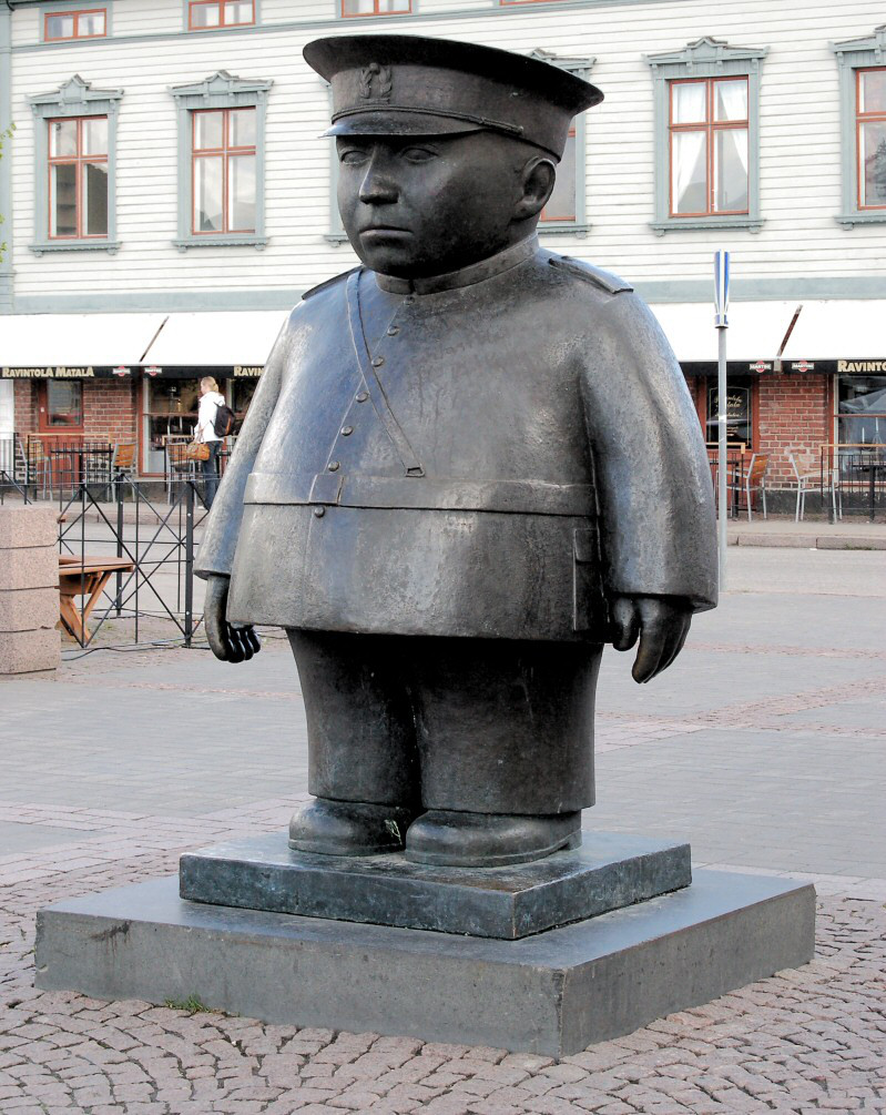 Toripolliisi Oulu fat police man statue